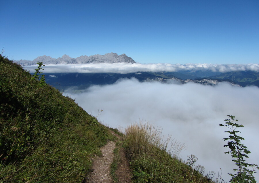 De Niederkaiser precies tussen de wolken