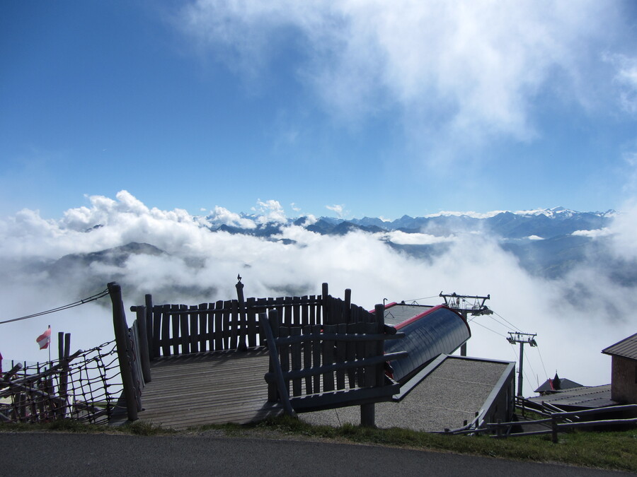 Großglockner precies tussen de wolken; plus de Groß Venediger
