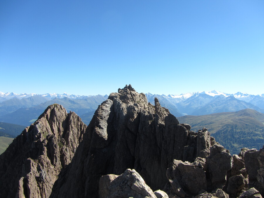 De Alpenhauptkamm achter een van de subtoppen