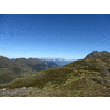 Het pad over de almenrand. Rechts de Großer Rettenstein; links een UFO.