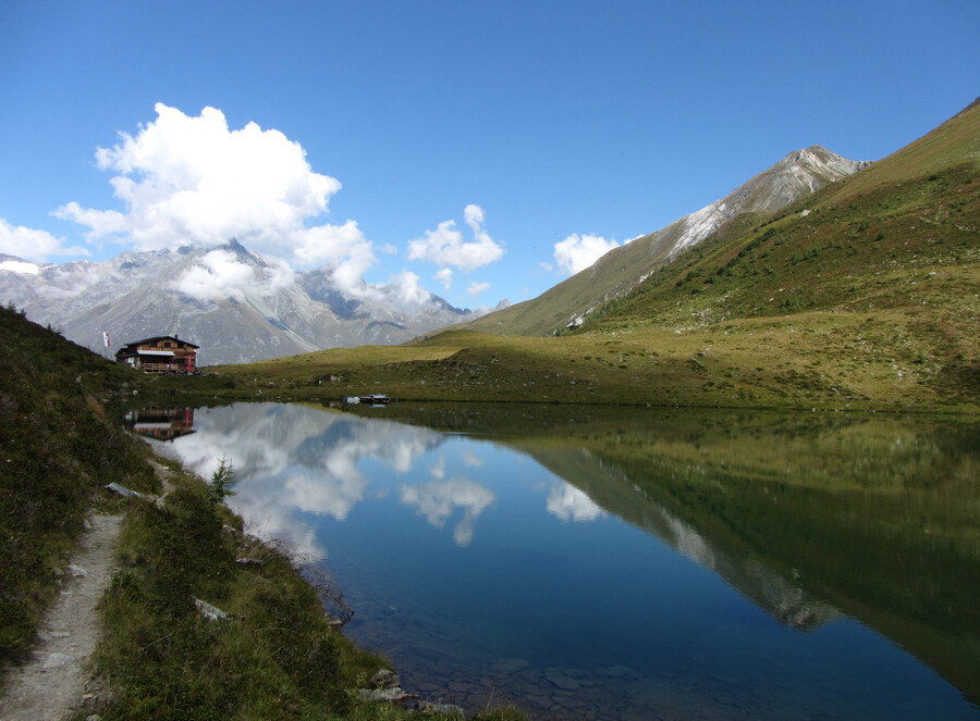 De Bergerseehütte, de Bergersee en de Berger Kogel (vlnr)