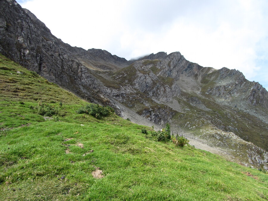 Het Gipfelkreuz komt net door de wolken heen