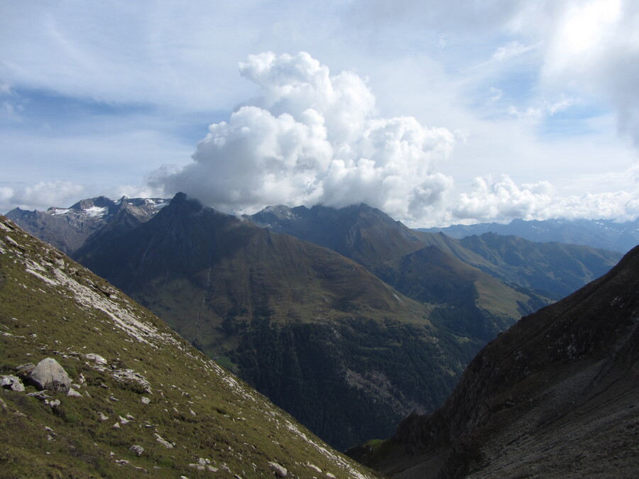 De Groß Glockner zit helemaal in de wolken