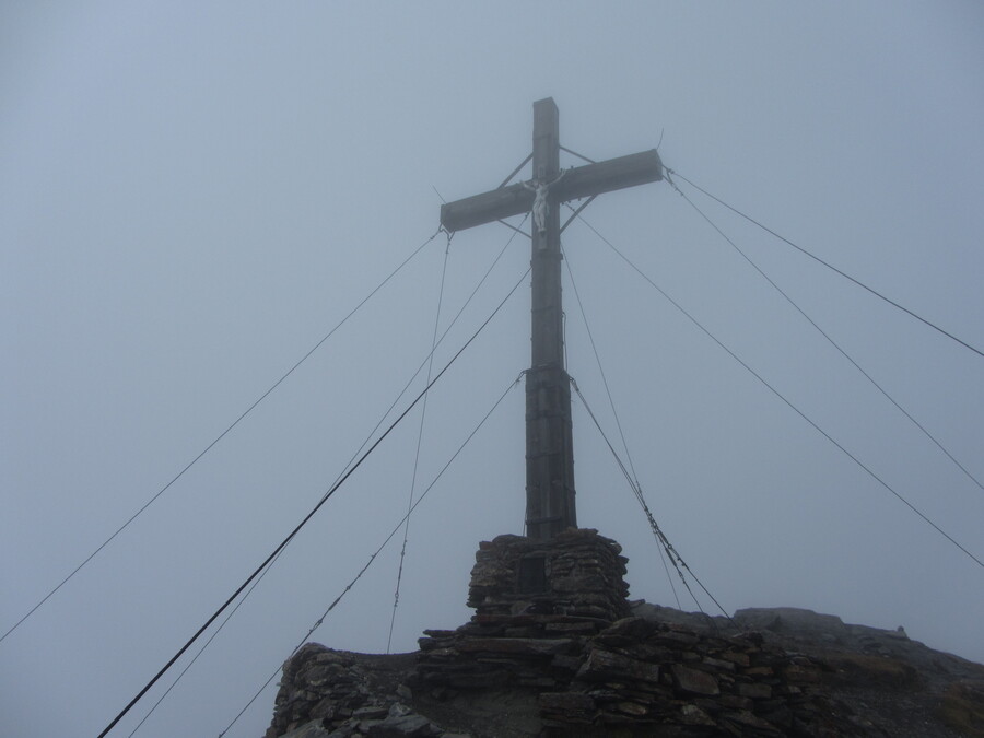 Het Gipfelkreuz, met genoeg scheerlijnen en een spectaculair uitzicht!