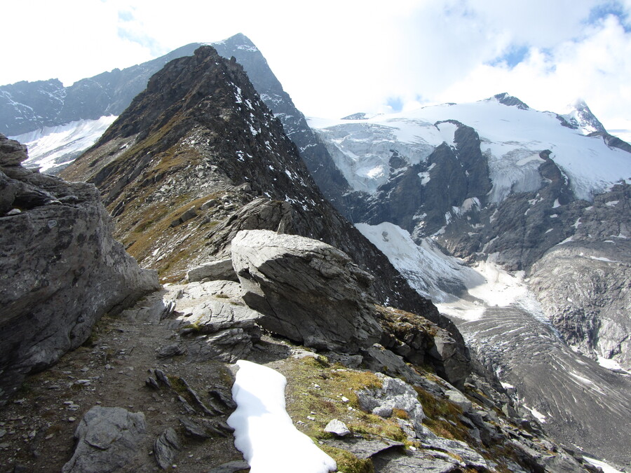 Uitzicht langs de rand richting Kristallwand