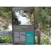 De Isel-Schlucht is vanaf het pad eigenlijk nauwelijks te zien maar gelukkig is er een informatiebord