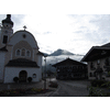 Donderdag: terug naar huis maar nog even postzegels kopen in Oberndorf. De straten zijn nog nat van de regen.