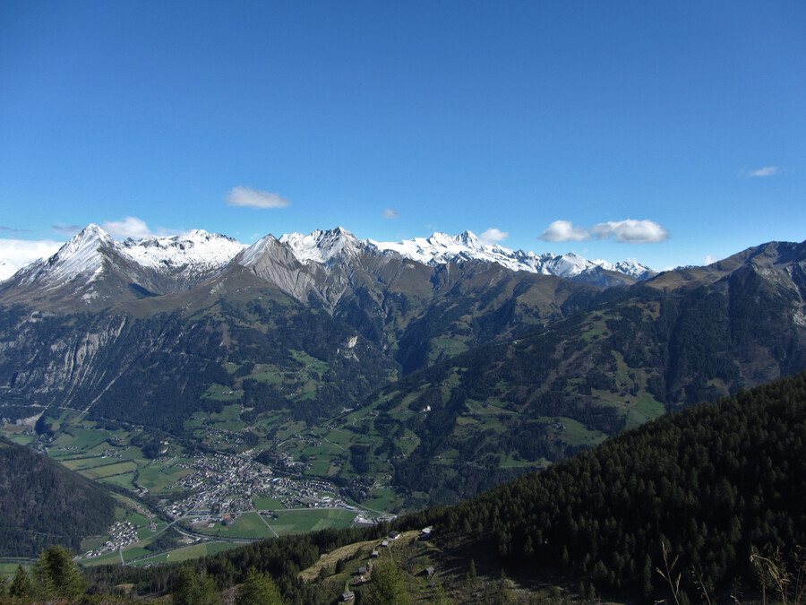 Matrei en op de achtergrond de Groß Glockner