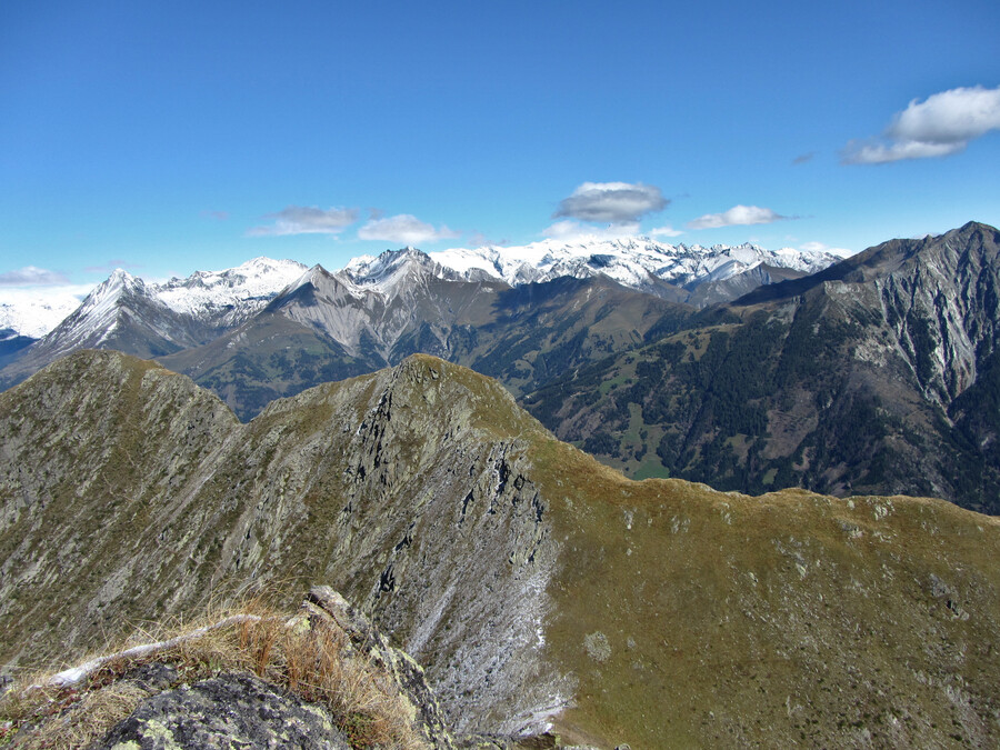 De Zunigtörl ligt alweer ver beneden en de Groß Glockner verstopt zich weer achter een wolk