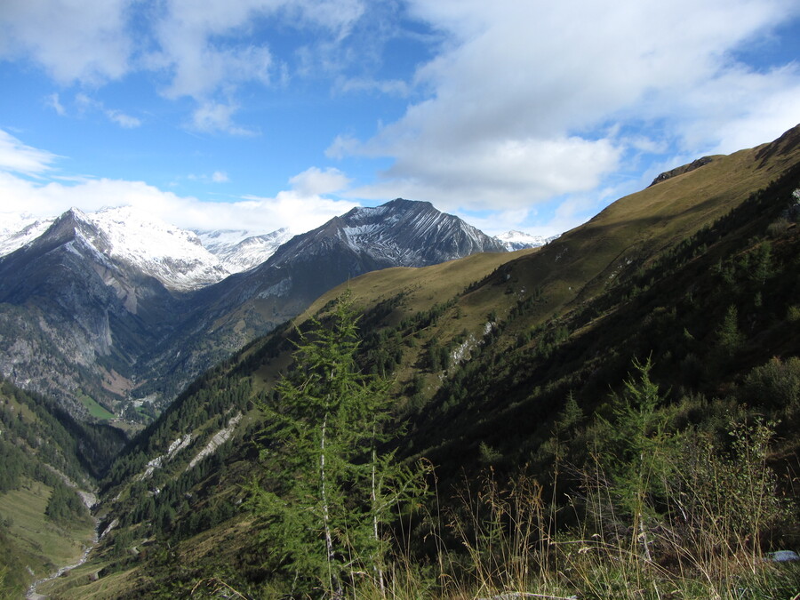 Kreuzspitze en zicht op de Panoramaweg