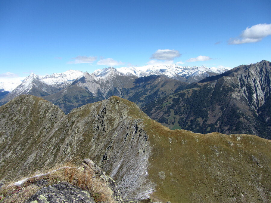 De Zunigtörl ligt alweer ver beneden en de Groß Glockner verstopt zich weer achter een wolk