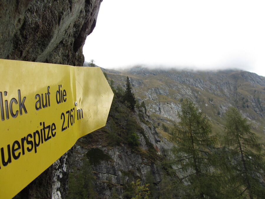 Het uitzicht naar de Mullwitzkogel/Wiesbauerspitze valt een beetje tegen. Maar ja, wat verwacht je ook van een berg die hernoemd is naar een worstfabrikant.