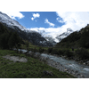 Innergschlöß in het dal en de Groß Venediger in de wolken