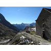 Blik langs de Rostocker Hütte richting Lasnitzental en Muhs Panoramaweg