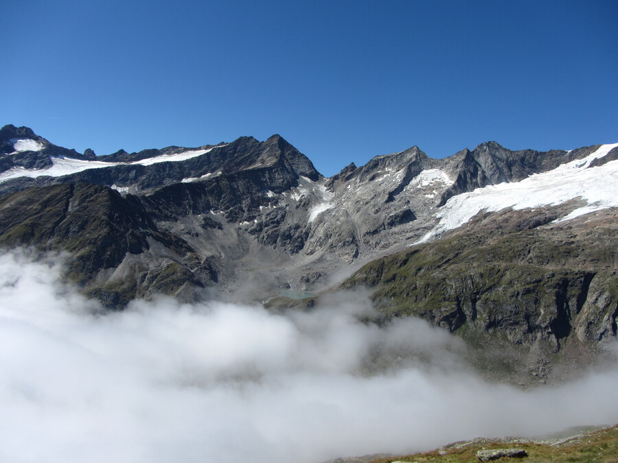 De Simonysee komt ook in beeld. Vorig jaar lag de sneeuw tot aan de See.