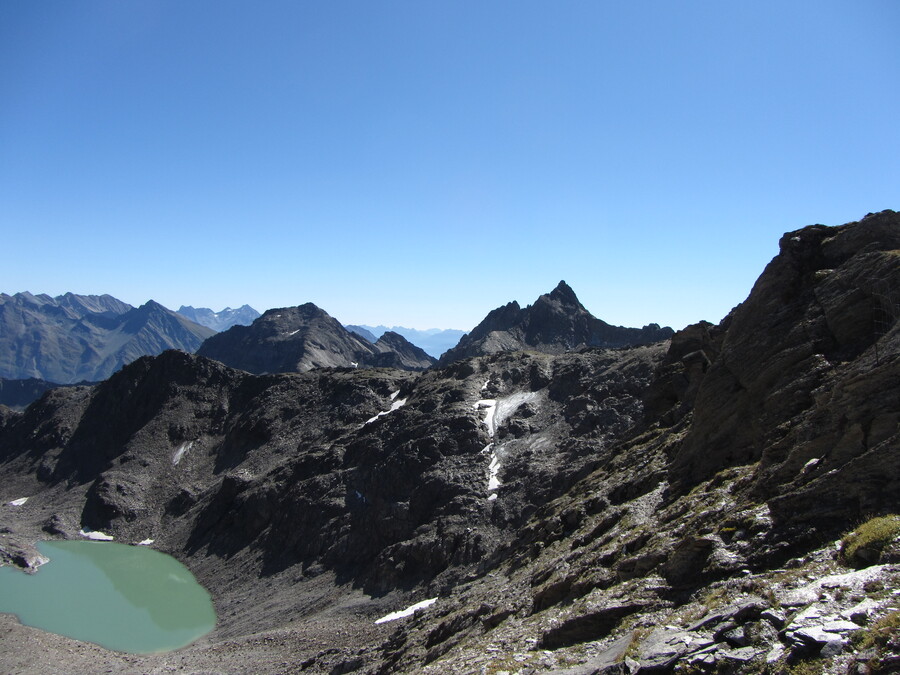 Links van de Dabernitzkogel nu ook de Lienzer Dolomieten en wat Italiaanse bergen in zicht