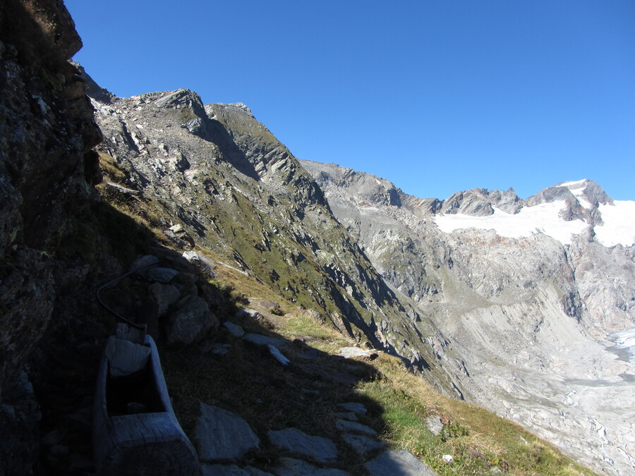 Vanaf de Kleine Philipp Reuter Hütte nog een keer terugkijken naar de Törl en de Arhner Kogel