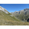 In de verte achter de Eisseehütte komen de eerste gletsjers tevoorschijn