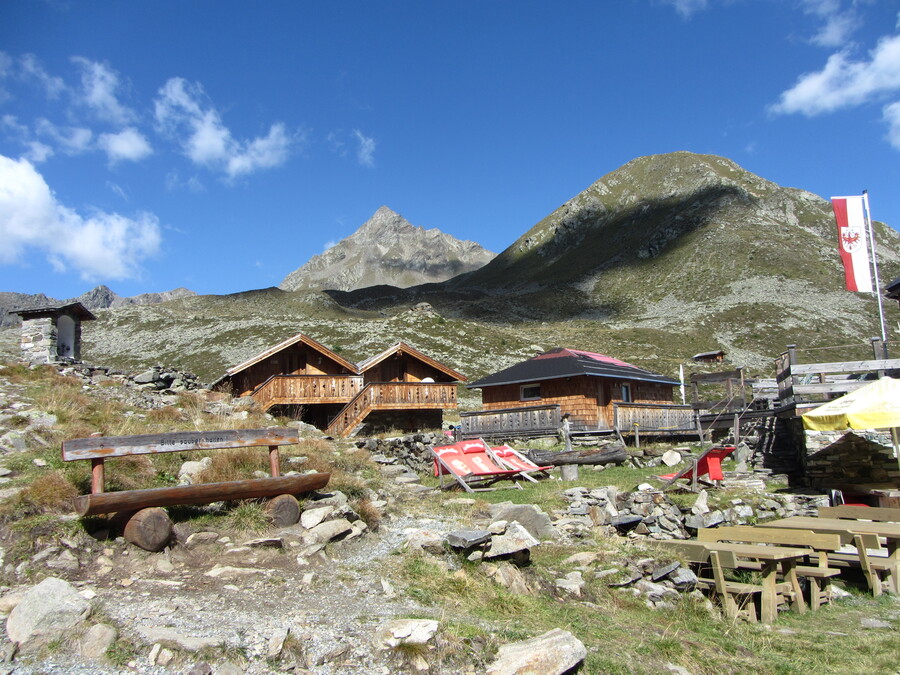 De hut had nog een paar babyhutjes