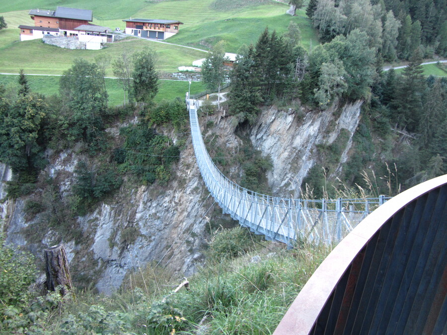 Hangbrug vanaf de overkant